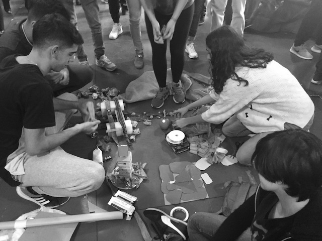 Estudiantes de Arquitectura en el Taller II